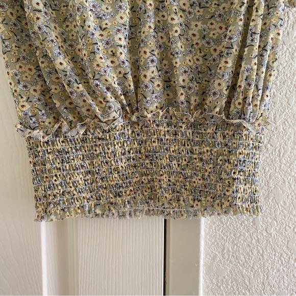 Tie Front Ruched Floral Top - Picture 3 of 6